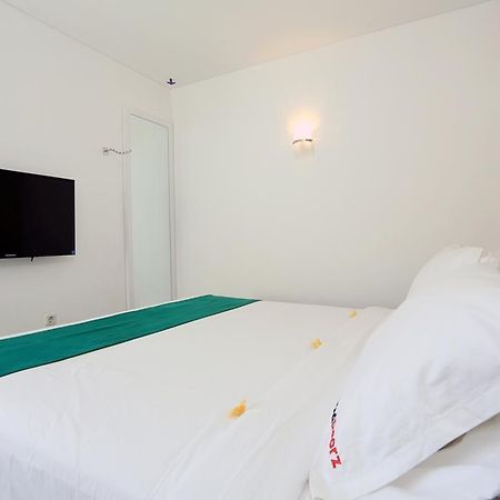 Hotel Reddoorz Near Pantai Jerman Kuta Lombok Exterior foto