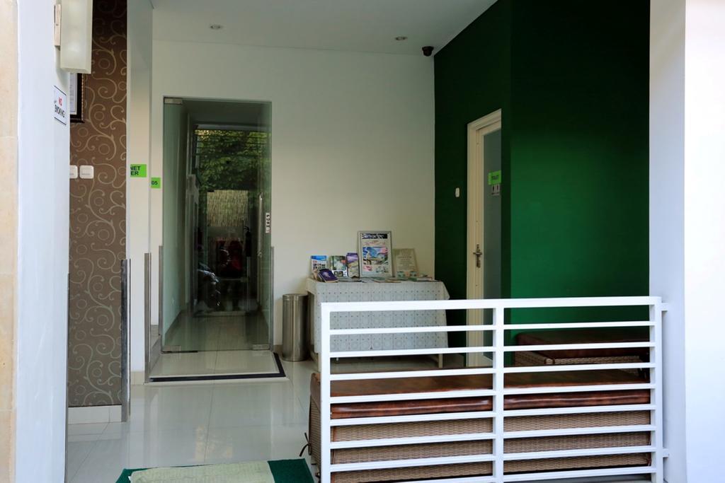 Hotel Reddoorz Near Pantai Jerman Kuta Lombok Exterior foto